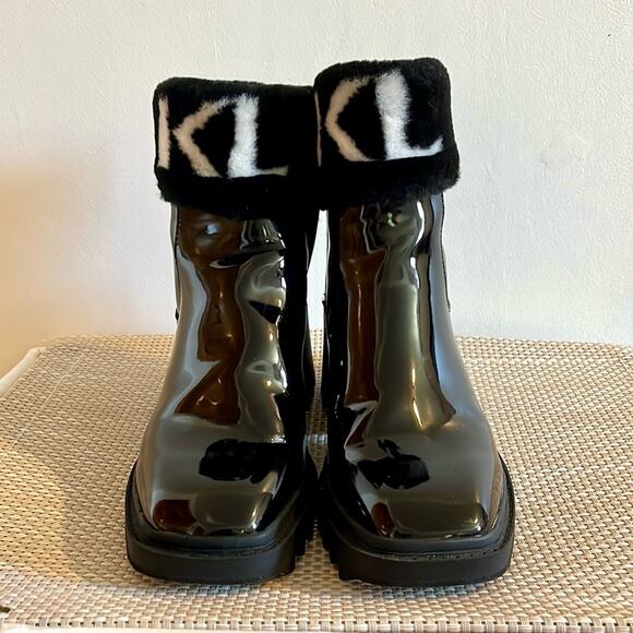 KARL LAGERFELD PARIS Carey Logo Booties Faux Fur Trim Chunky Lug Sole Heel 7.5M - Picture 2 of 15